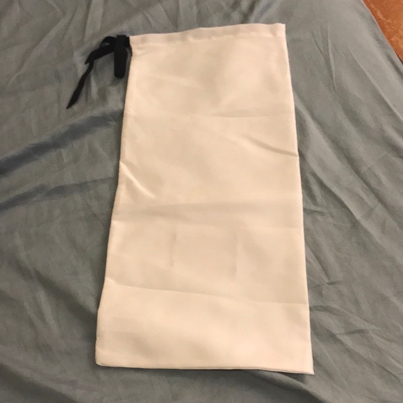 Authentic Gucci Silk cover dustbag storage - Picture 2 of 2